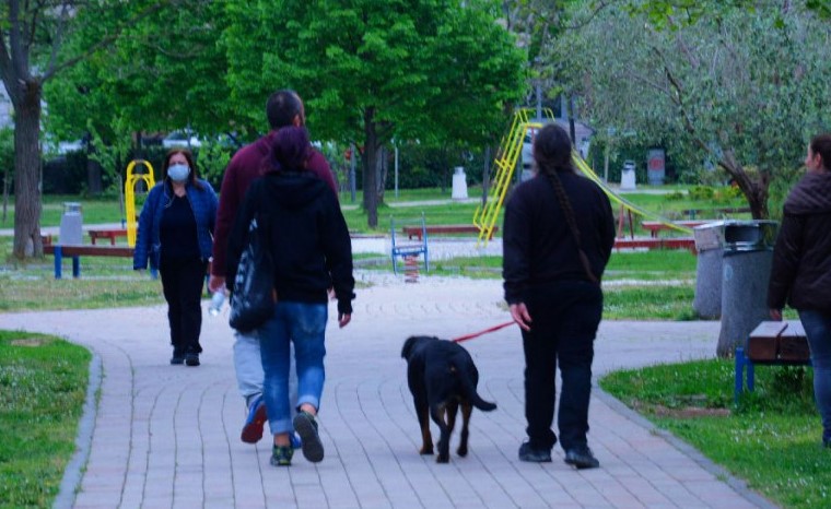 U mostarskom parku se buldozi igraju među djecom