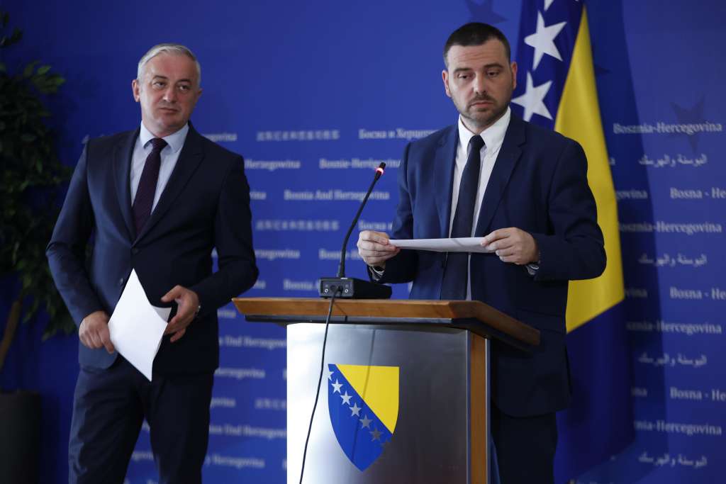 Borenović i Magazinović zapanjeni: Dodik ne da nižu cijenu goriva!