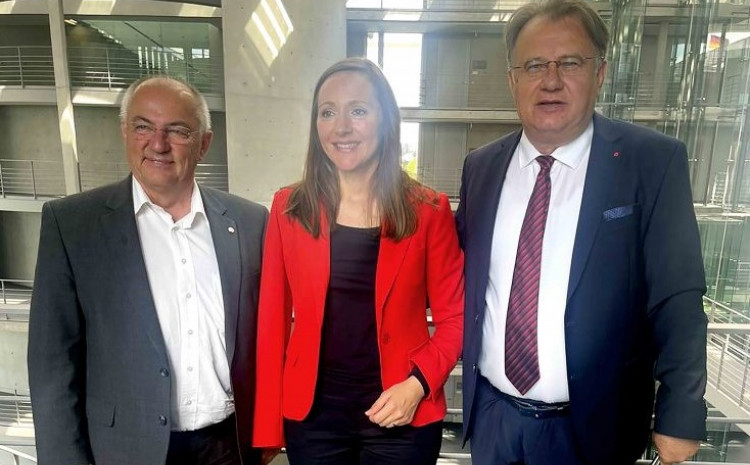 Pred Bundestagom dvojba: Je li za blokade u BiH odgovoran i Izetbegović?