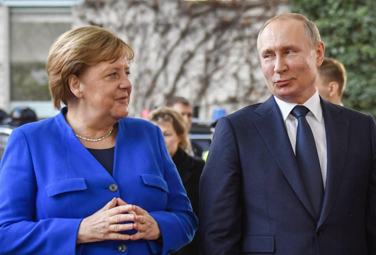 Merkel se oglasila nakon šest mjeseci i ‘pokopala‘ svog bivšeg prijatelja Putina!