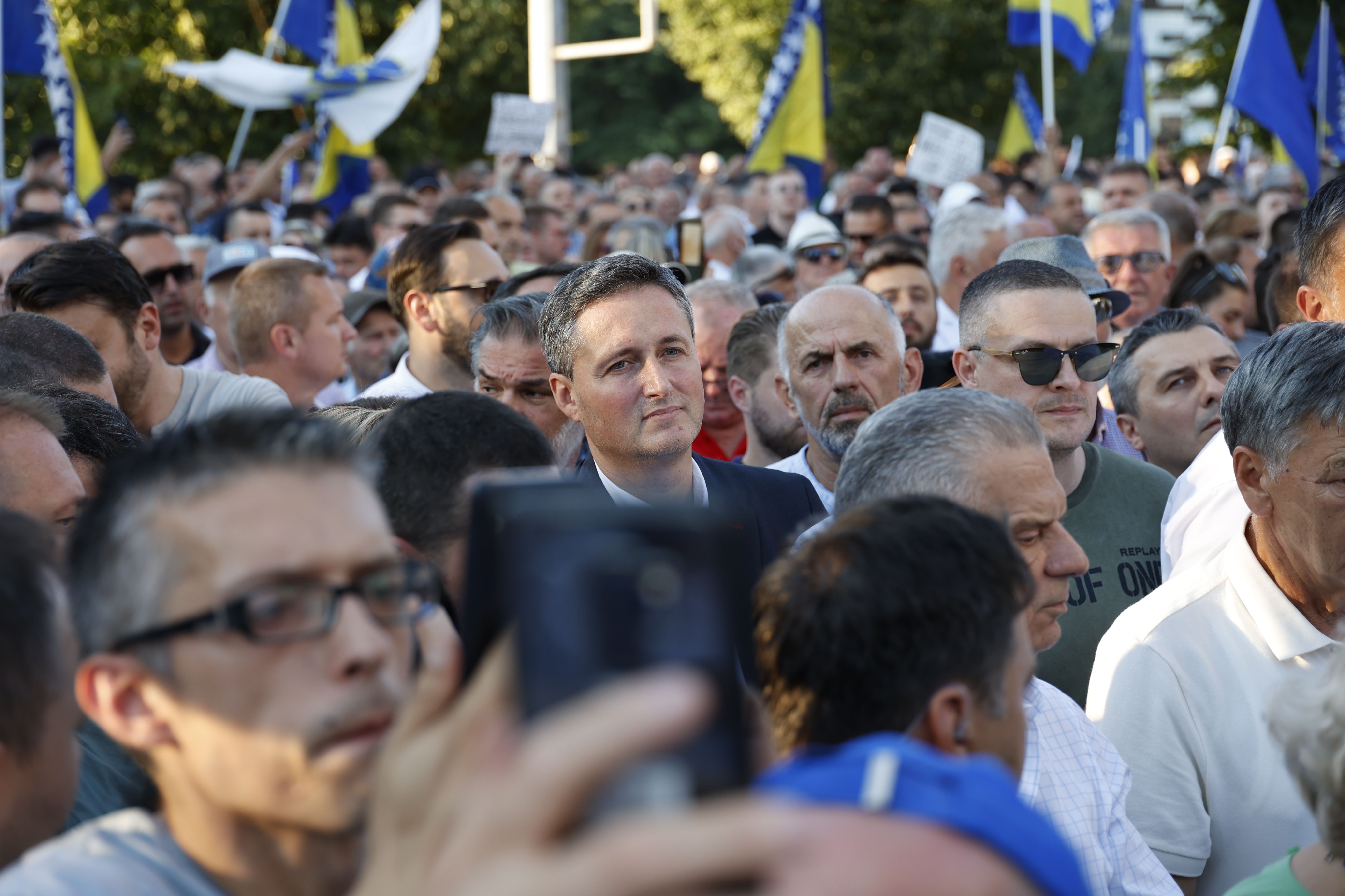Pred OHR-om veliki broj građana, Bećirović i opozicija napustili prosvjede