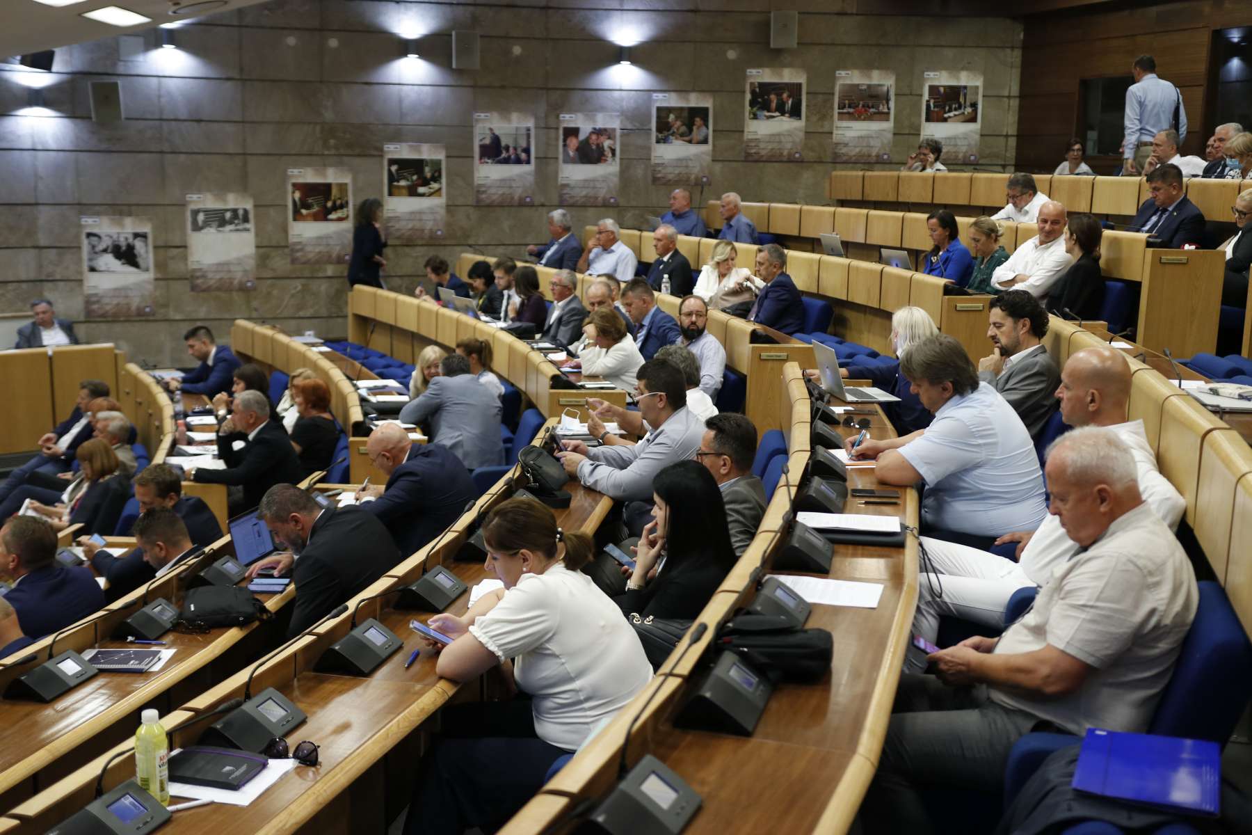 Usvojen Nacrt zakona kojim se skraćuje bolovanje sa 42 na 15 dana