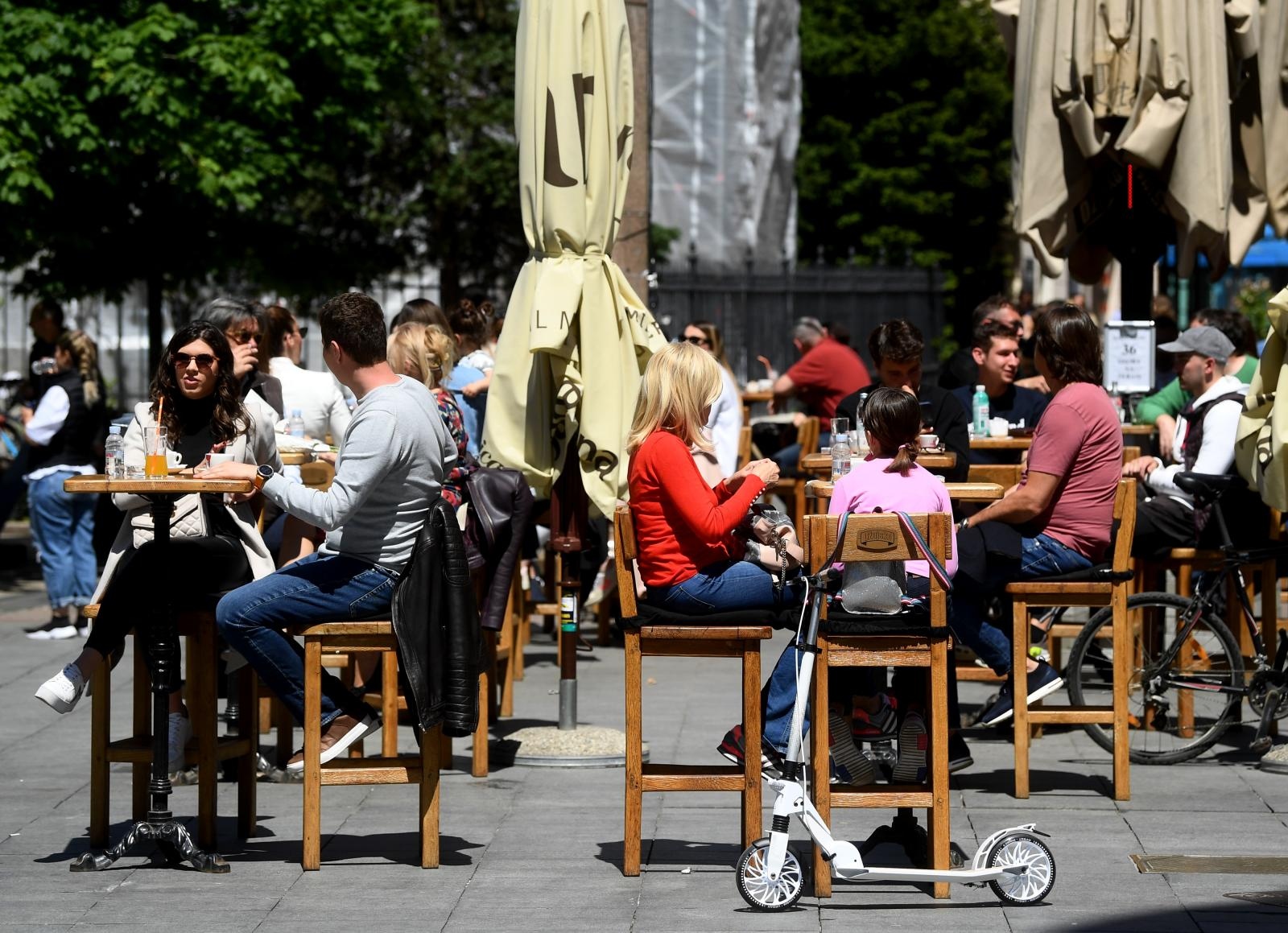 U cijelom svijetu žitelji prava traže i na ulicama. U BiH prava traže komentirajući po kafanama…