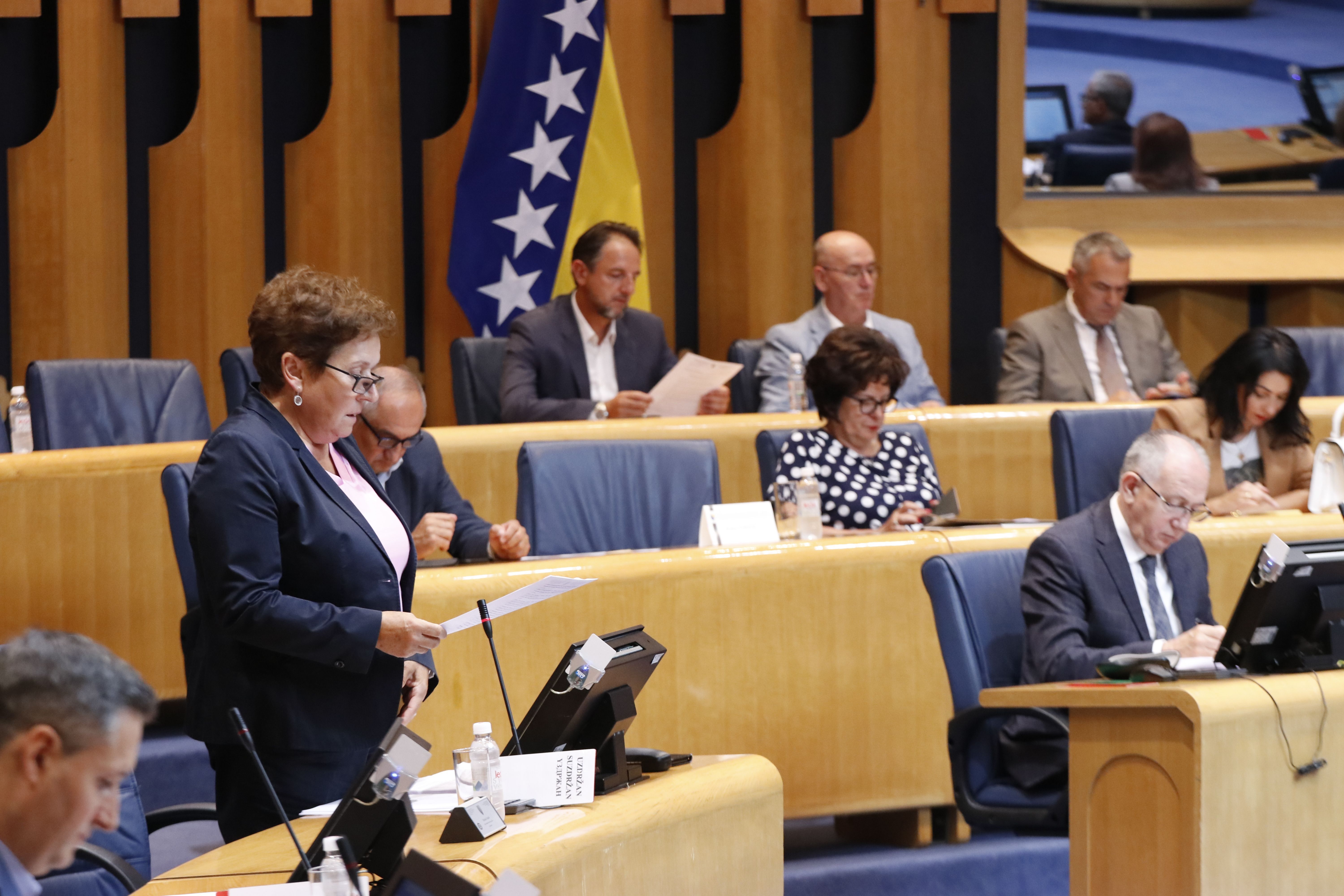 Pod pritiskom EU konačno usvojen zakon o javnim nabavkama