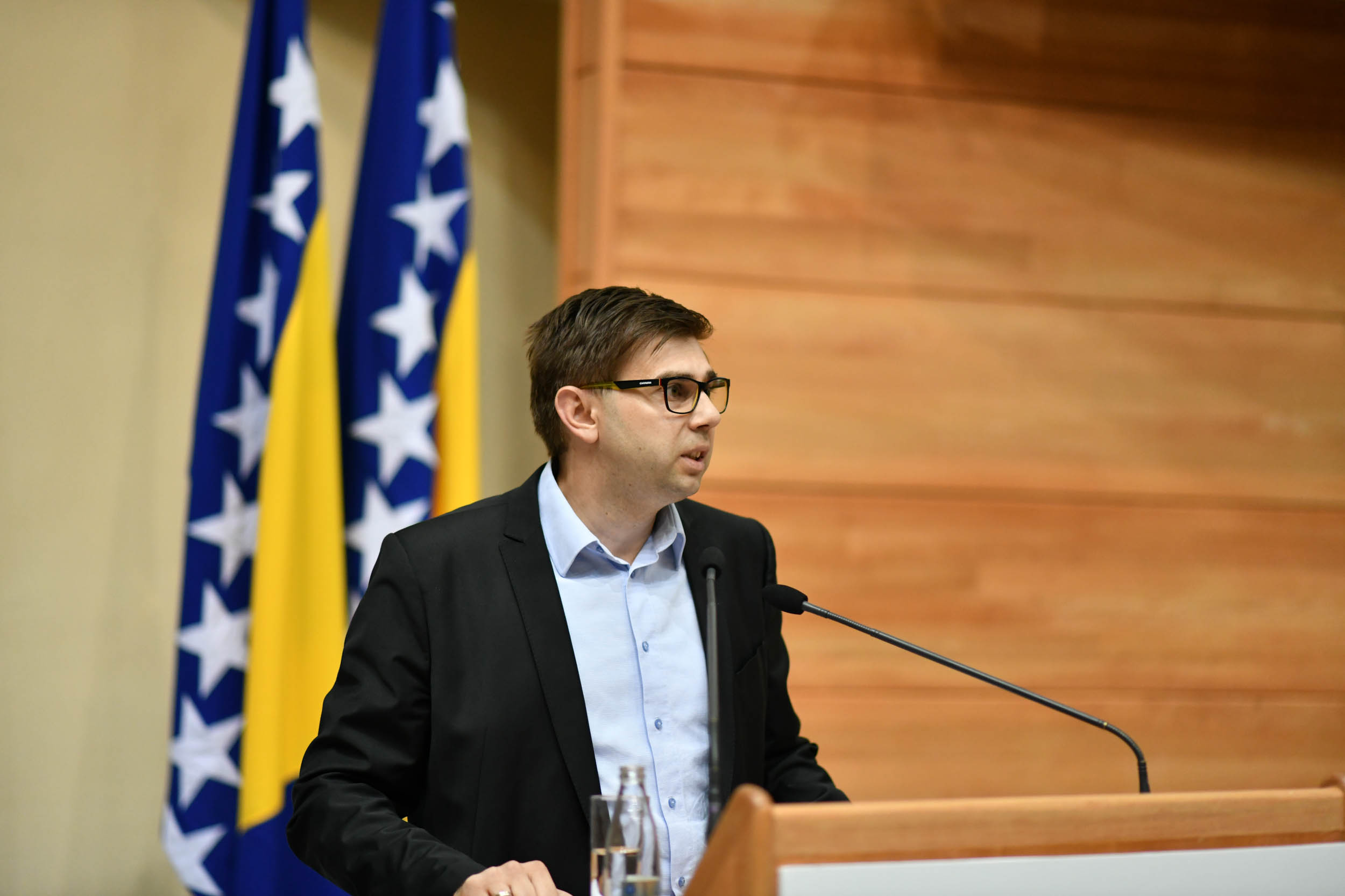 FARUK HADŽIĆ: Visoku inflaciju se može obuzdati samo uz povećanje kamatnih stopa
