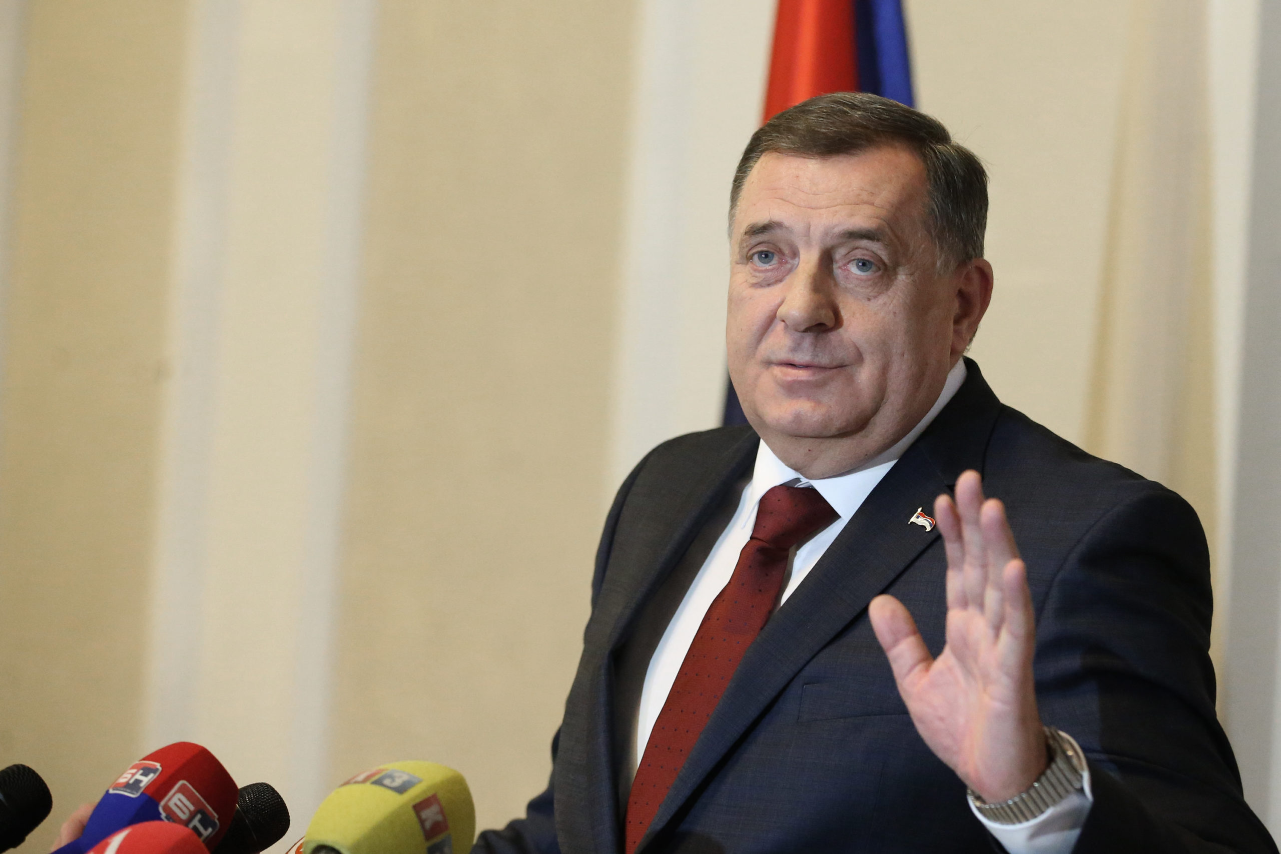 IZGUBIO KOMPAS: Dodik ne može na kraj izaći sa Komšićem i Džaferovićem, a glumio bi 'svjetsku političku facu'