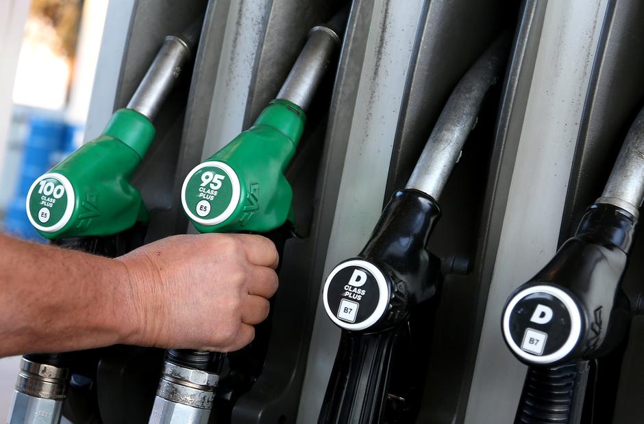 Malo olakšanje za žitelje: Zamjetan značajan pad cijene goriva u BiH