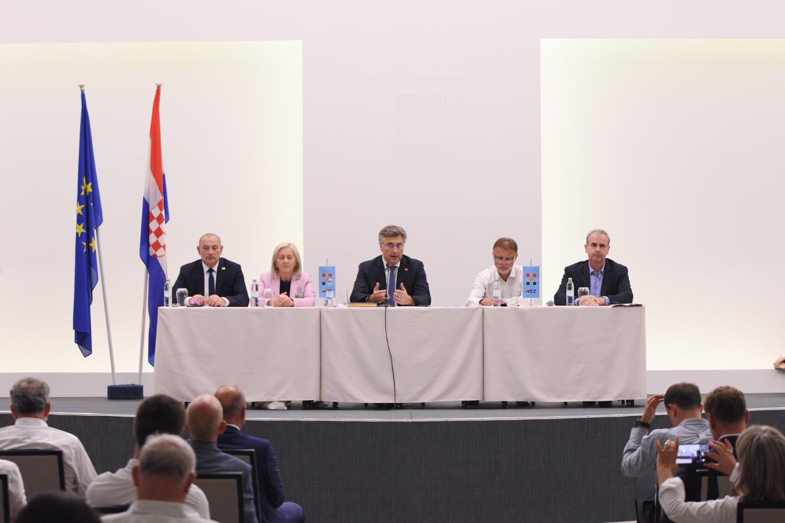 Krišto s Plenkovićem: Stvoriti okvir koji će pridonijeti legitimnosti hrvatske biračke volje