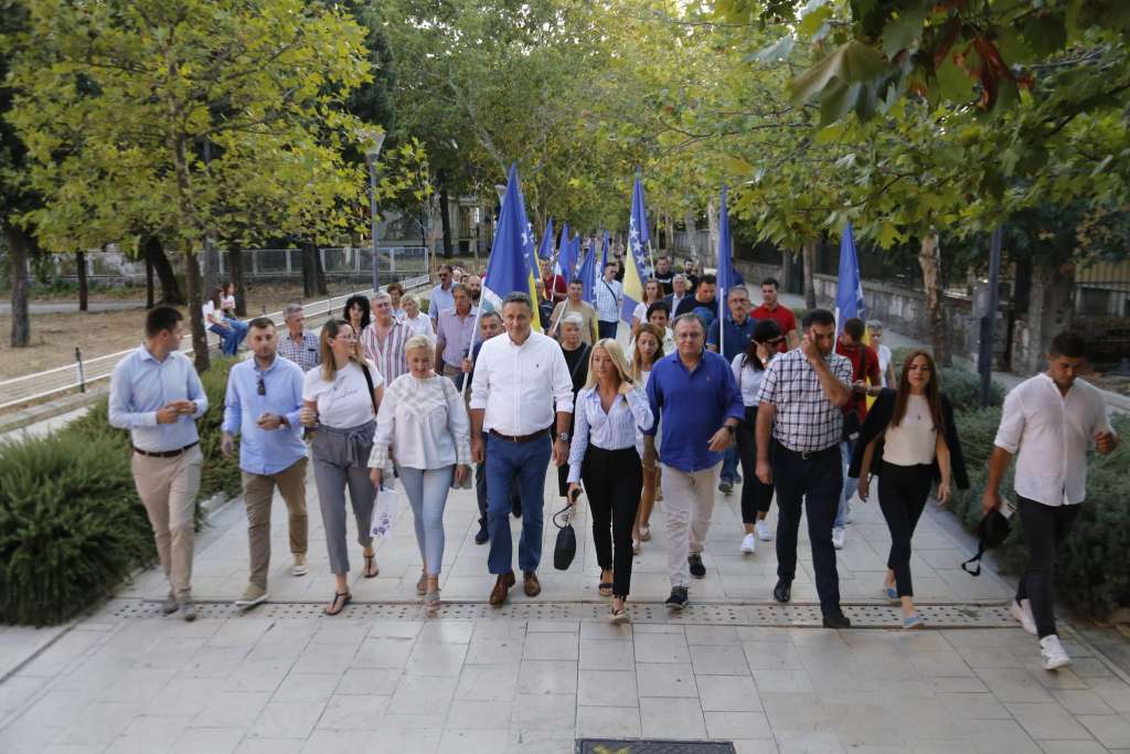 Denis Bećirović razgovarao s brojnim građanima Mostara