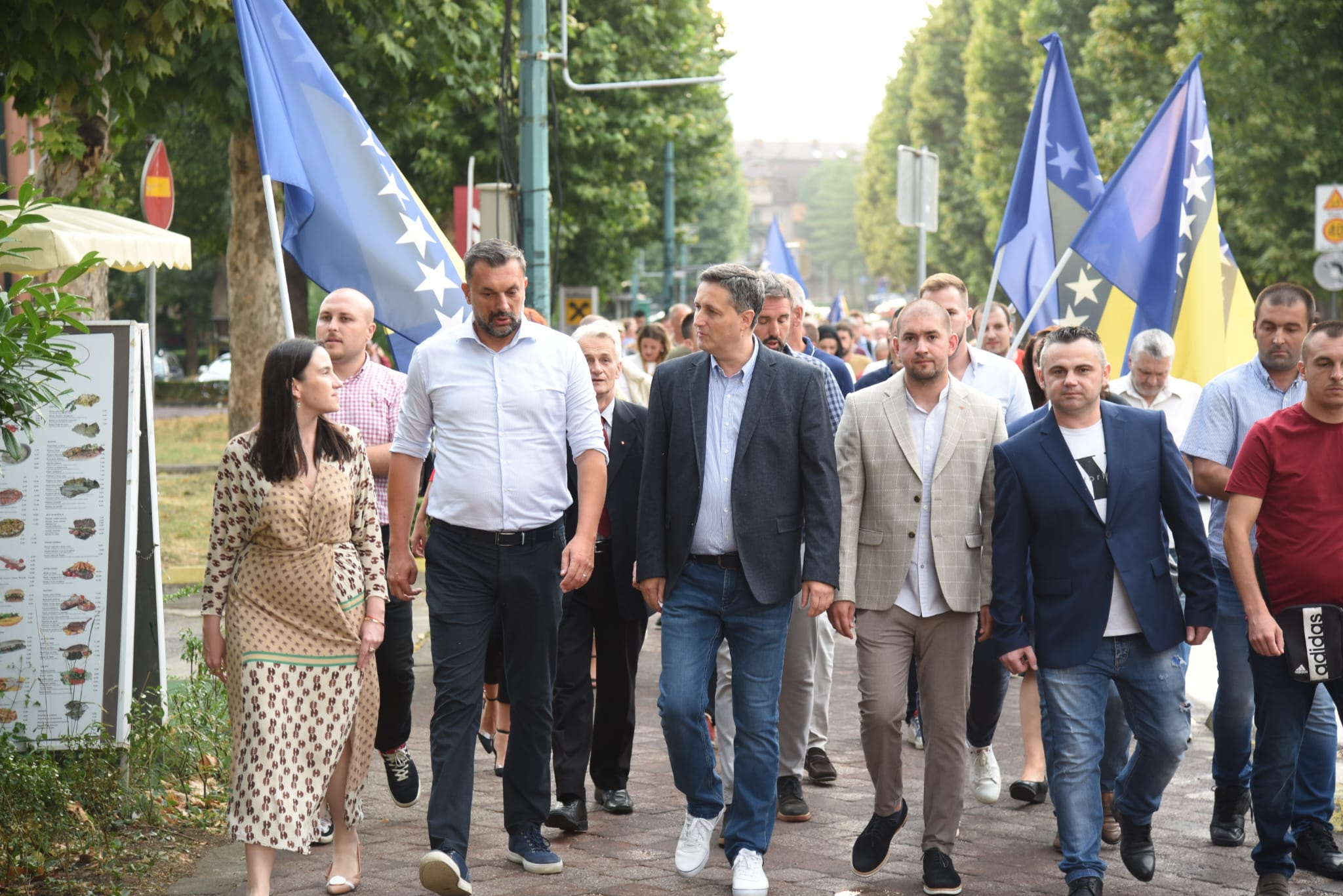 Iza Bećirovića stoje stranke koje su vlast u nekoliko županija, koje imaju pet ministara u Vladi FBiH, čovjeka u rukovodstvu PSBiH…