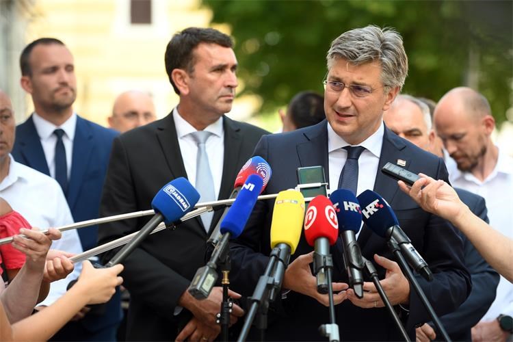 Andrej Plenković: Nadam se da će Schmidt uoči izbora u BiH povući poreze koji će osigurati barem minimalnu ravnopravnost Hrvata