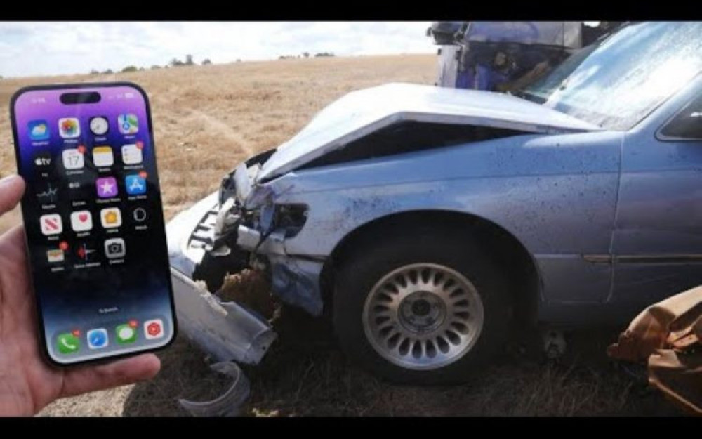Mladić razbio auto samo da bi isprobao novu opciju na iPhoneu 14