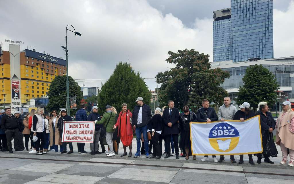 PROSVJED U SARAJEVU: Traže kolektivni ugovor i veće osnovice plaća