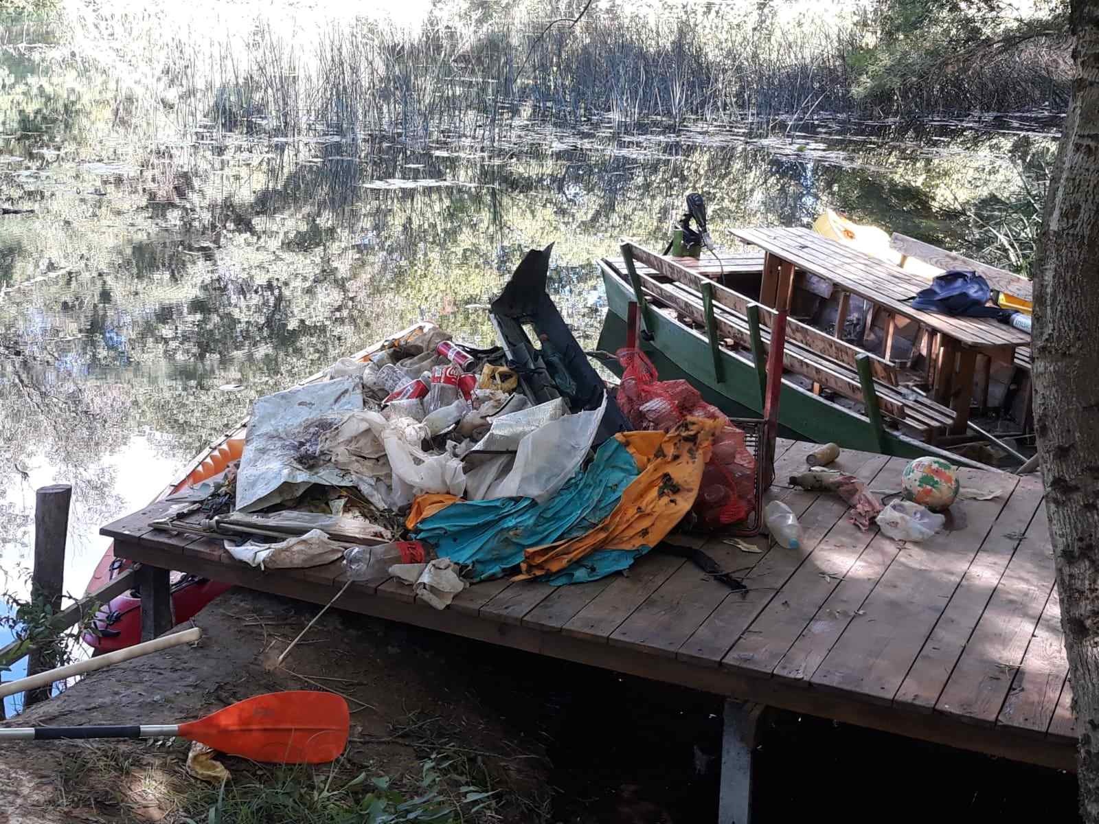 FOTO: U Trebižatu sve manje ribe, a sve više krupnog otpada