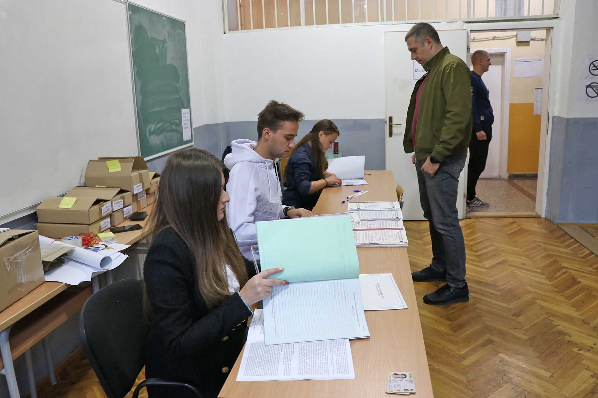 Prvi odziv birača biti će objavljen u 12h
