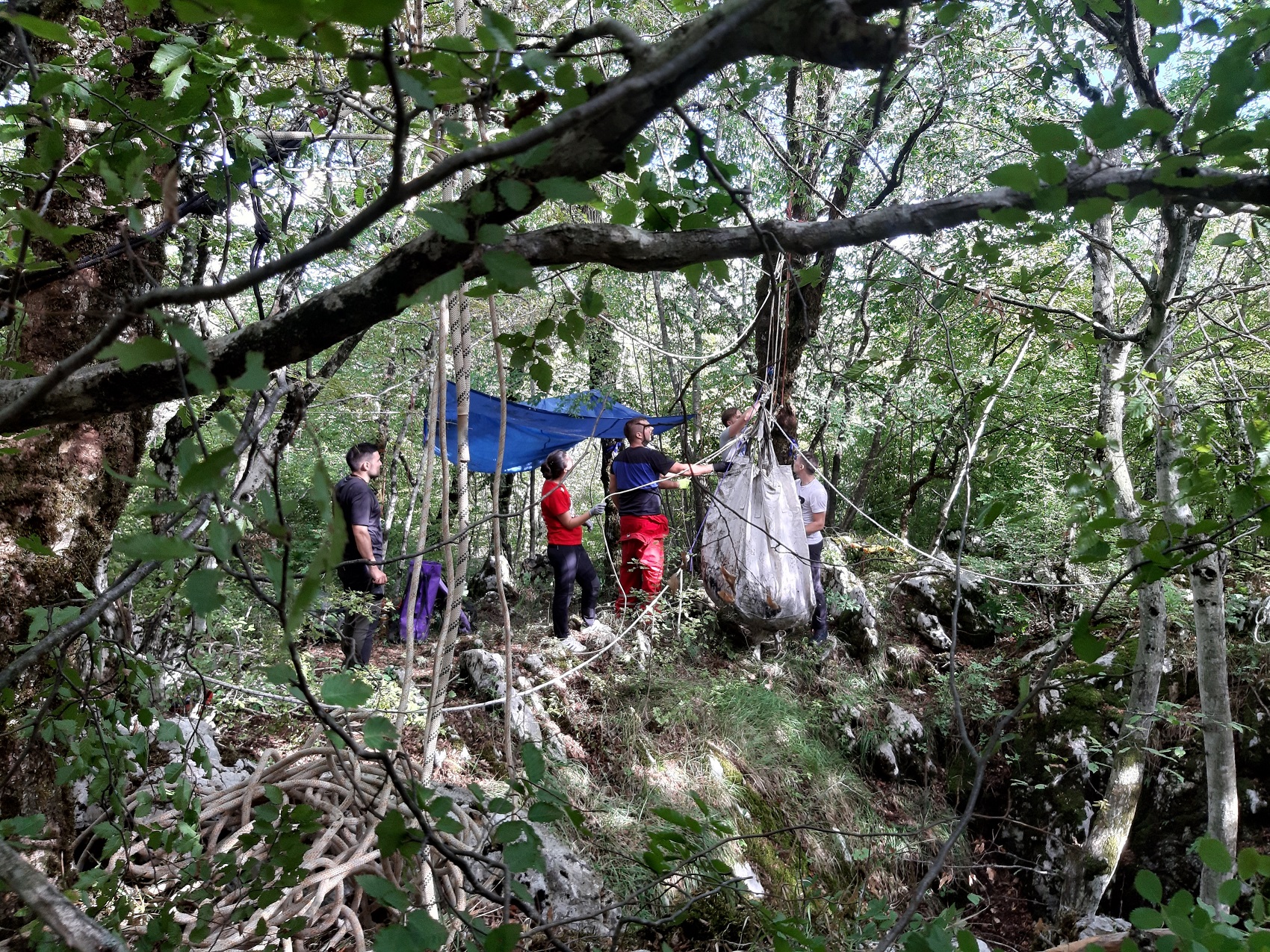 Iz 'Jame pored puta' izvađeno oko dvije tone otpada (VIDEO)