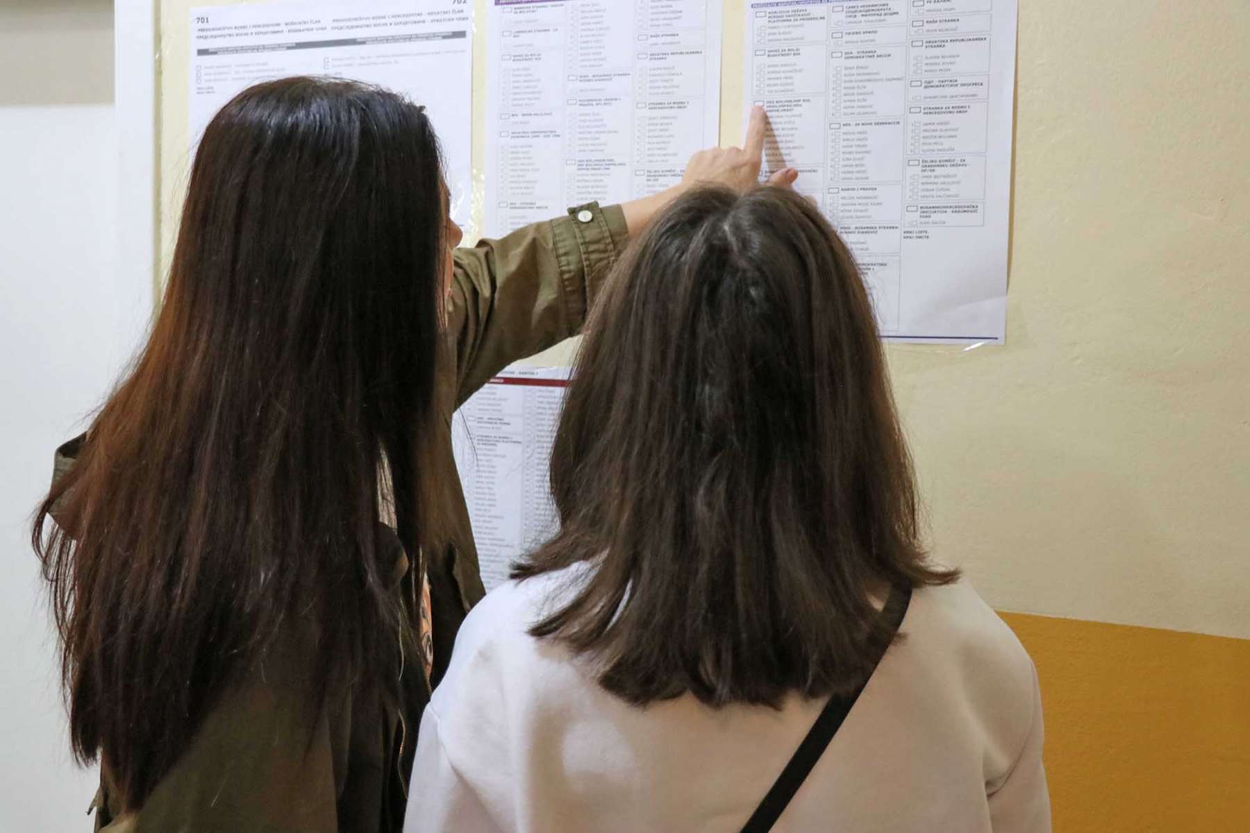 PREKINUT IZBORNI LOPOVLUK: Uhićeno pet članova biračkog odbora u Bosanskom Novom zbog sumnje na zloupotrebe