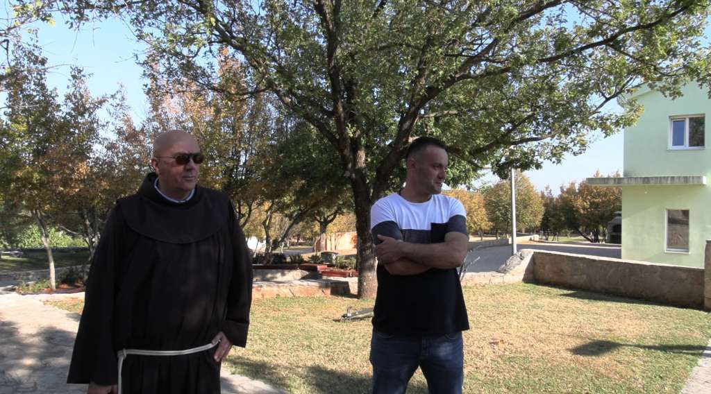Oko 50 osoba godišnje u Međugorju se liječi od ovisnosti o drogi, kocki, alkoholu, internetu (VIDEO)