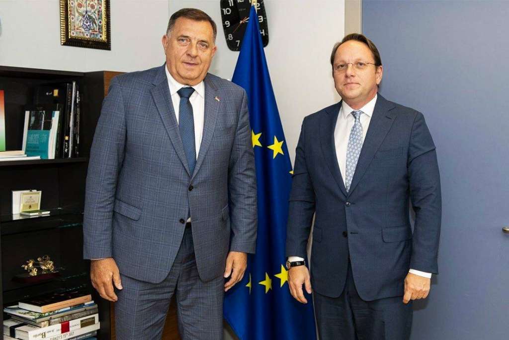 Dodik se sastao s Varhelyijem