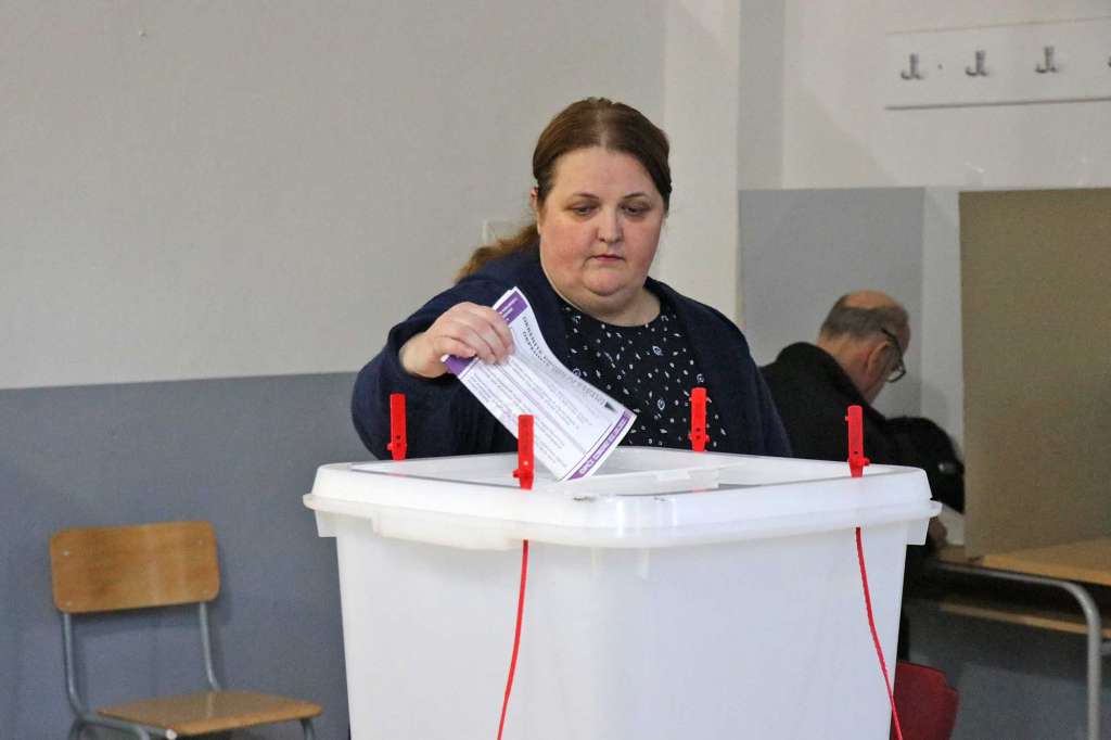 U Mostaru otvorena sva birališta