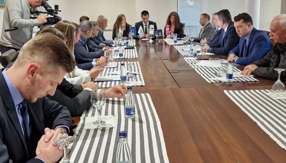 TROJKA POSLALA PORUKU: Potpisan sporazum po kojem SDA i DF ostaju bez vlasti u BPŽ