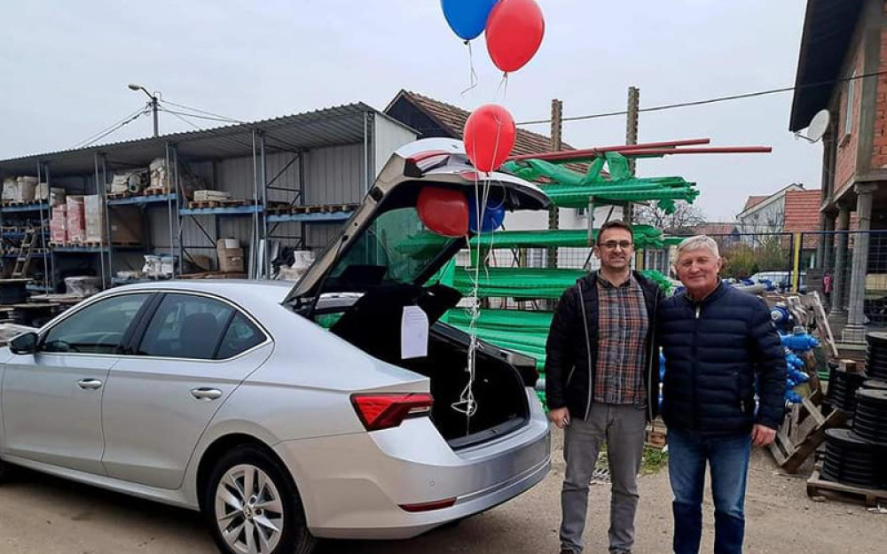 Vlasnik tvrtke iz BiH svog radnika nagradio automobilom
