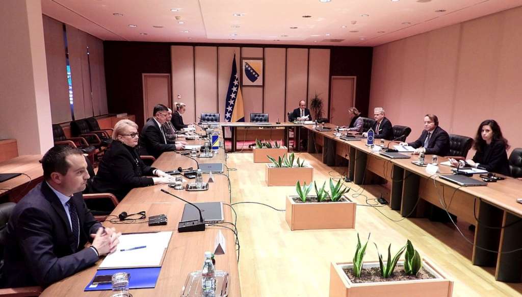 Tegeltija, Turković i Bevanda s Varhelyijem: Dodijeliti kandidatski status BiH