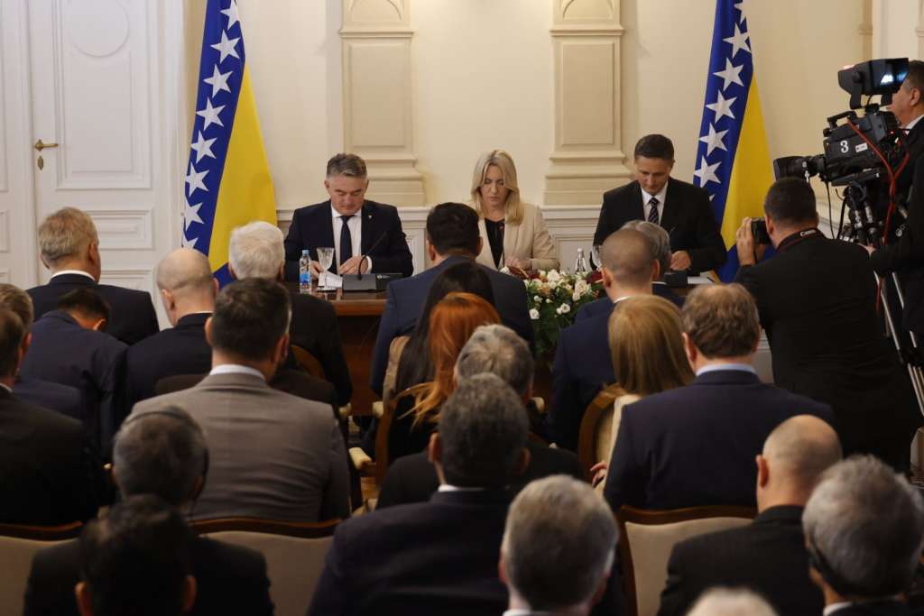 Konstituirano novo Predsjedništvo BiH! Što su rekli Bećirović, Komšić i Cvijanović?
