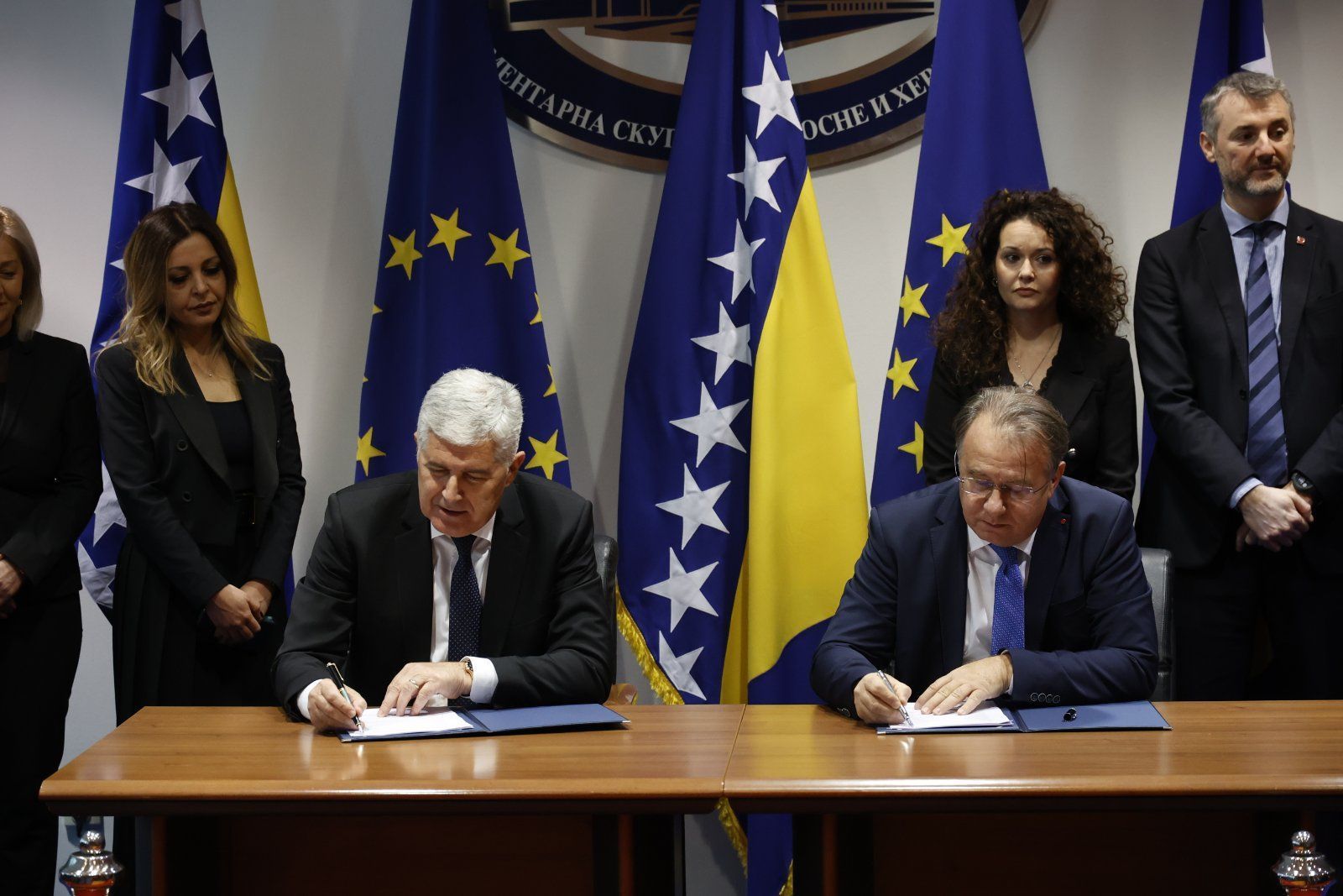 Nikšić i Čović potpisali sporazum o formiranju vlasti na svim razinama u BiH