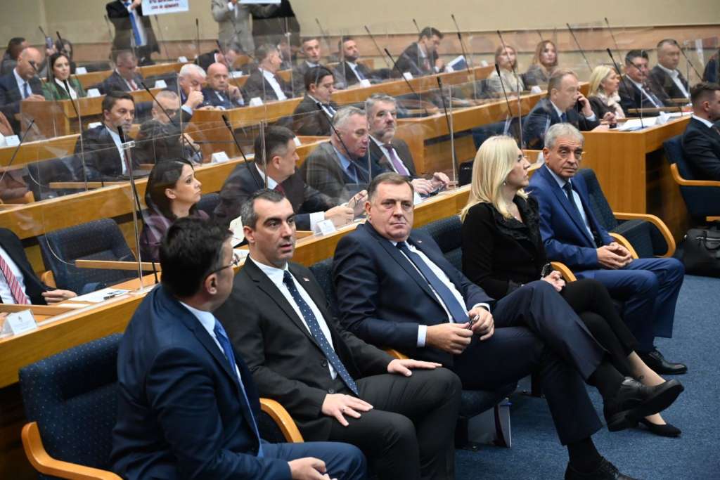 Salkić i Hurtić uputili u proceduru Rezoluciju o osudi genocida u Srebrenici