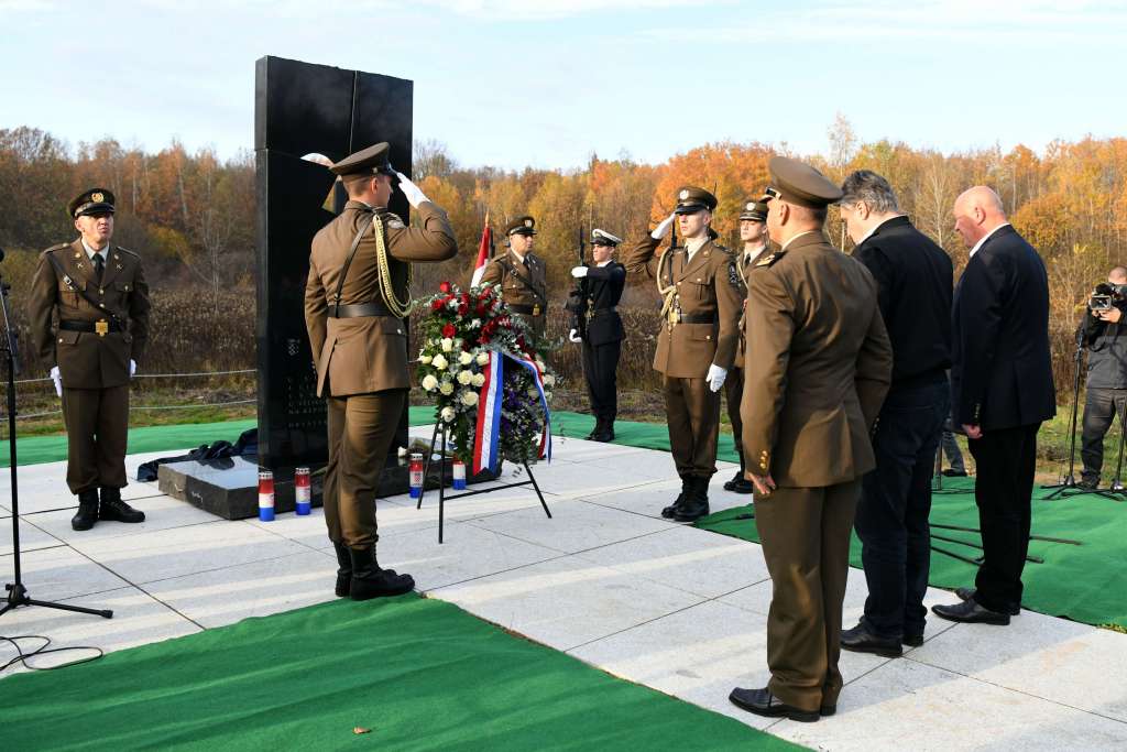 Milanović na otkrivanju spomenika pobijenim Bošnjacima