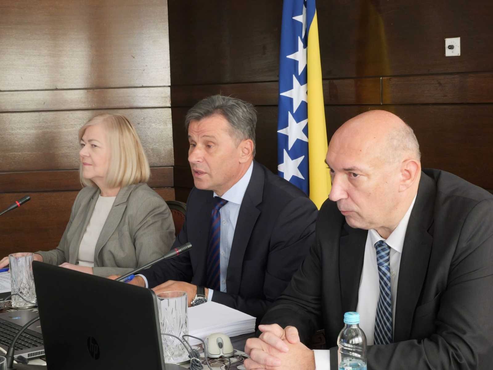 Od poreza stiglo 3.215,27 milijuna maraka, neporezni prihodi 284,17 milijuna maraka…