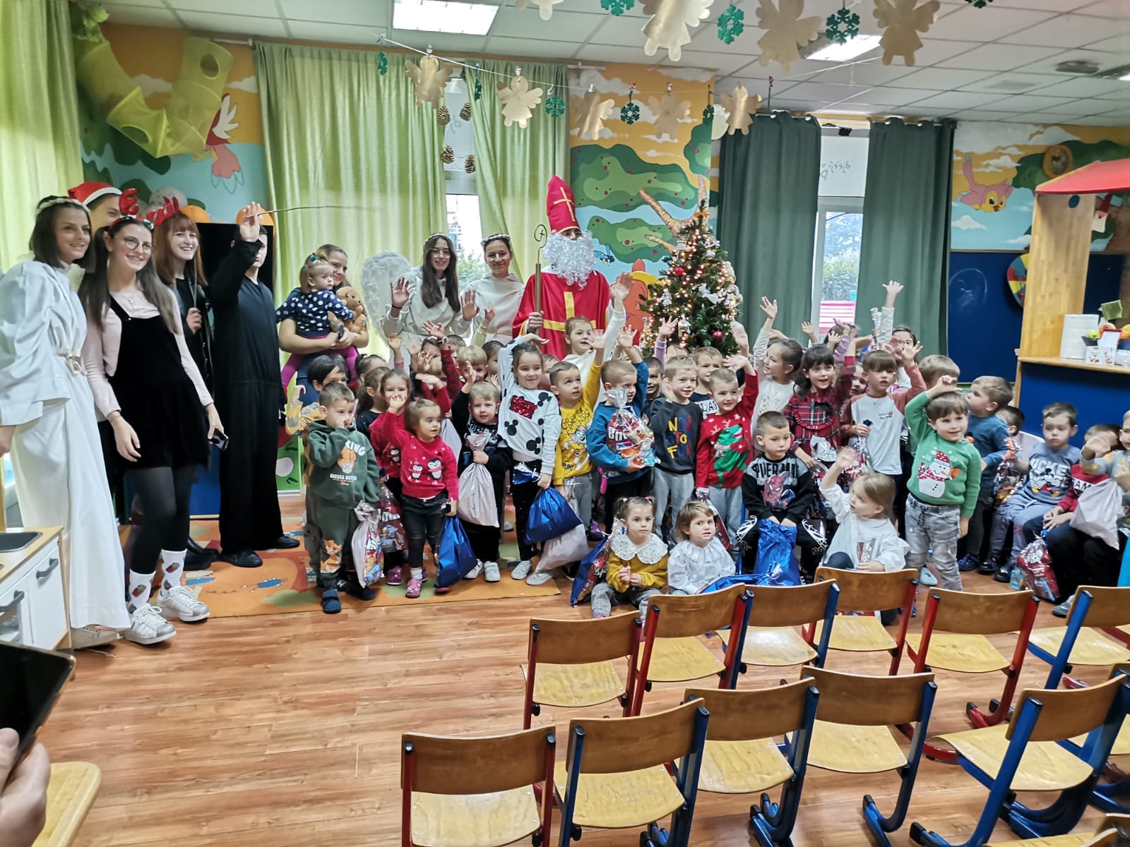 Grad Ljubuški osigurao bogate poklone vrtićkoj djecu za Sv. Nikolu