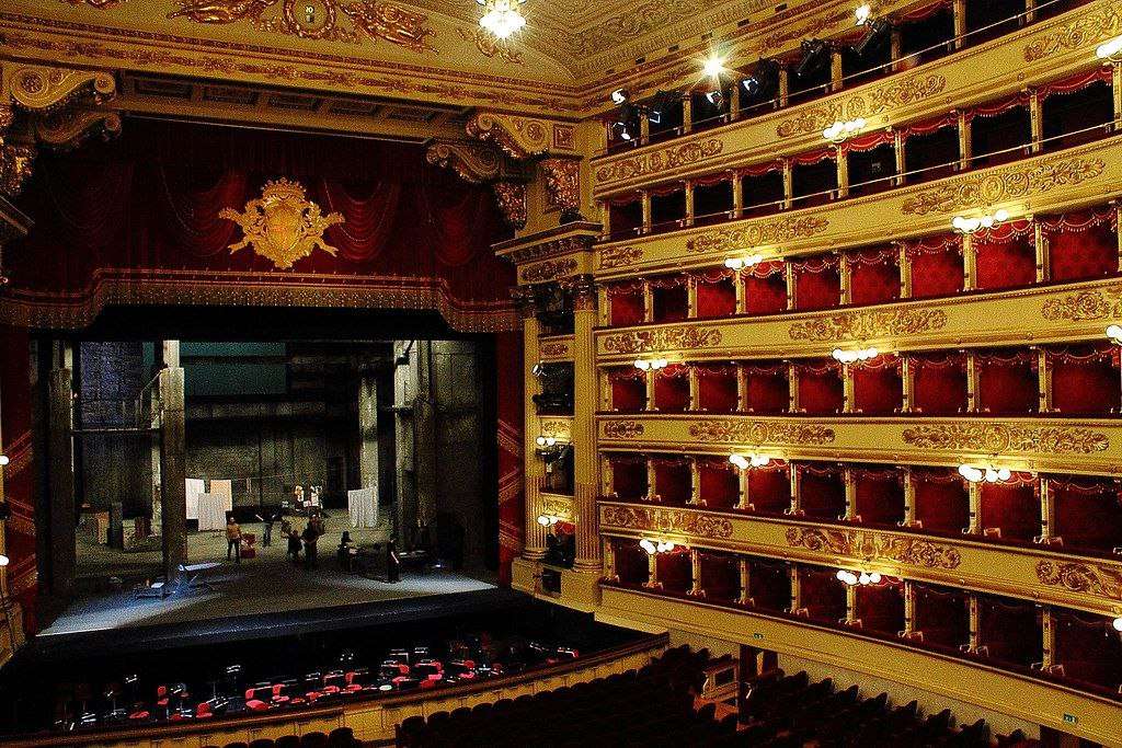 Klimatski aktivisti bacili boju na milansku opernu kuću La Scala