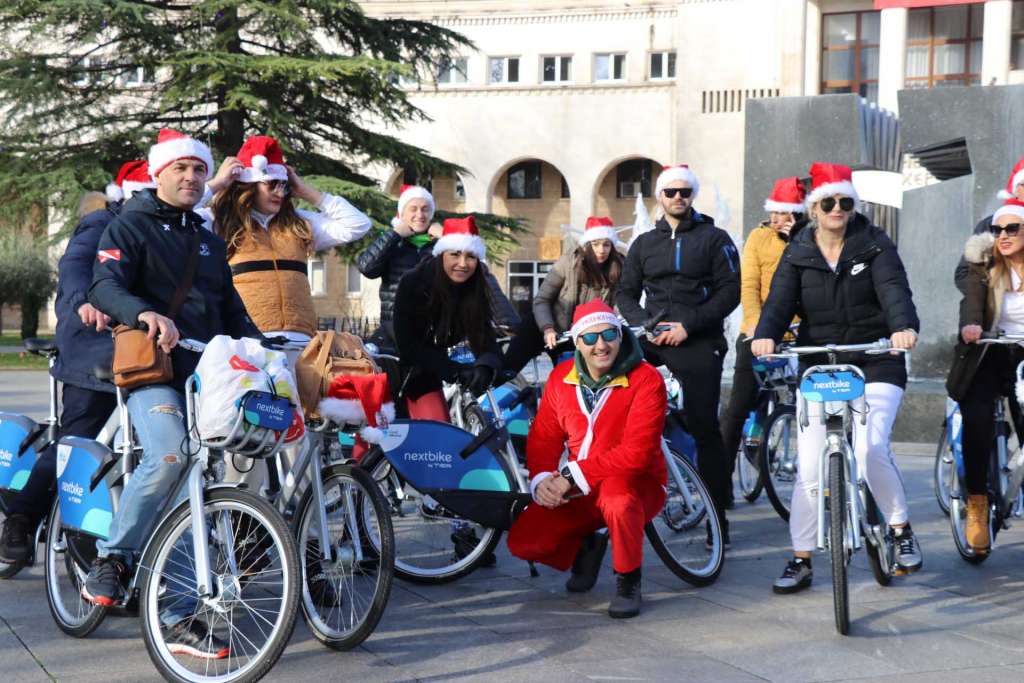 Mostarci odvozili 10. biciklijadu Djeda Mrazeva