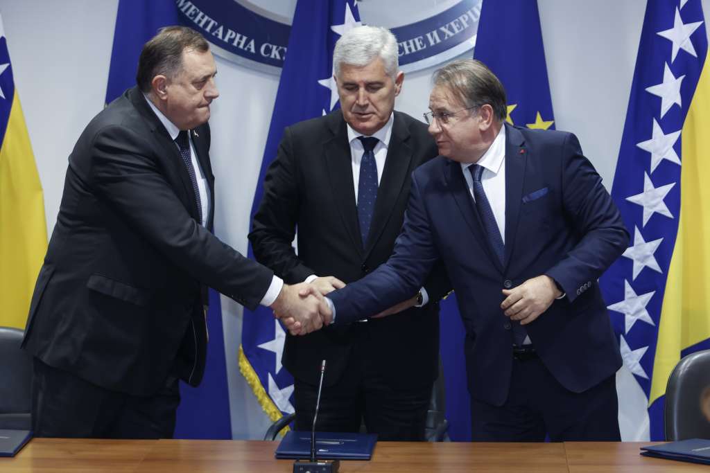 Nikšić, Dodik i Čović potpisali sporazum o formiranju vlasti