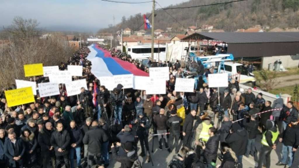 Vojska i MUP Srbije u pripravnosti zbog stanja na Kosovu, podignuta i nova barikada