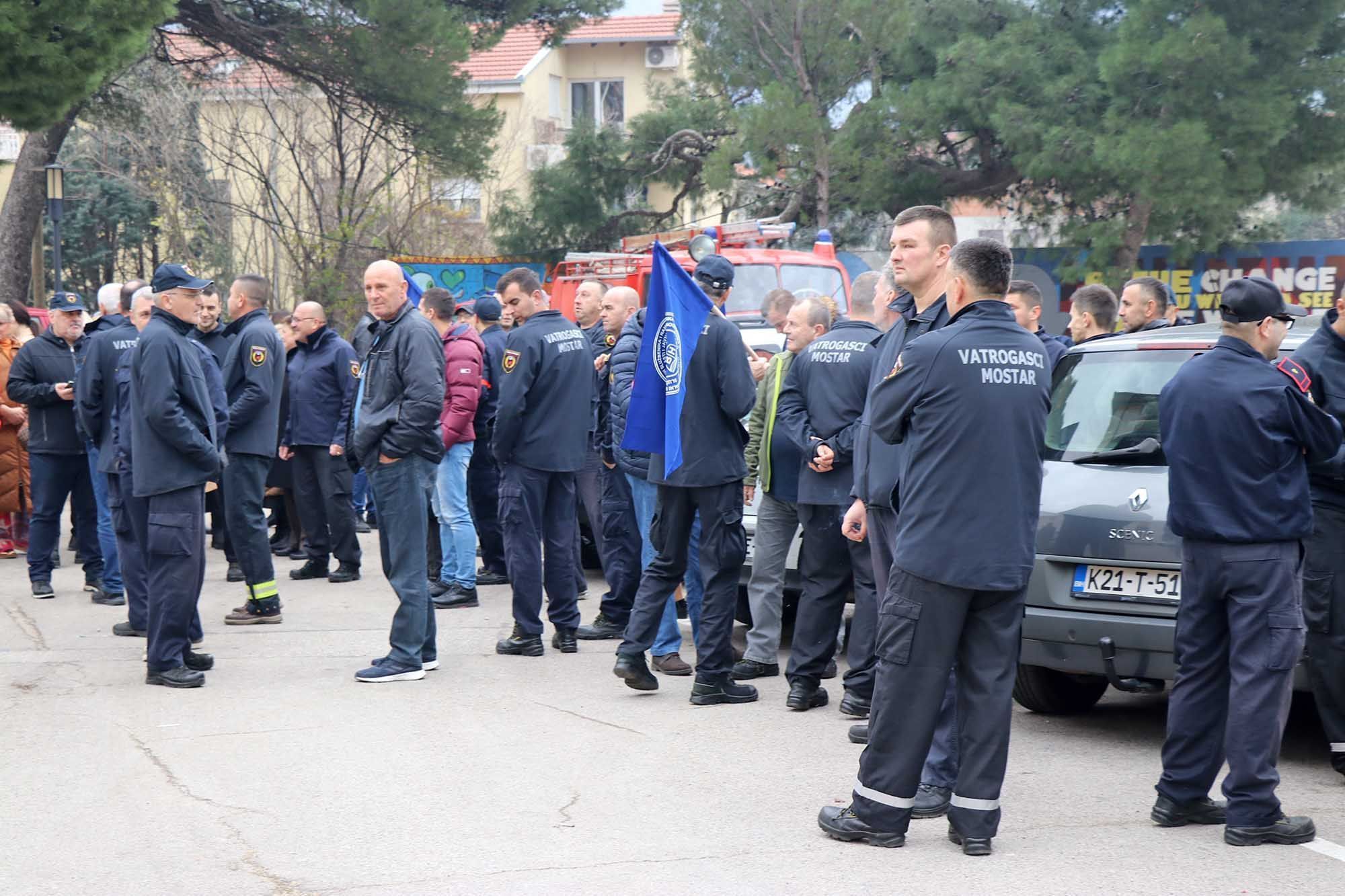 Sindikati prosvjeduju u Mostaru, a poslodavci mirno čekaju kraj godine