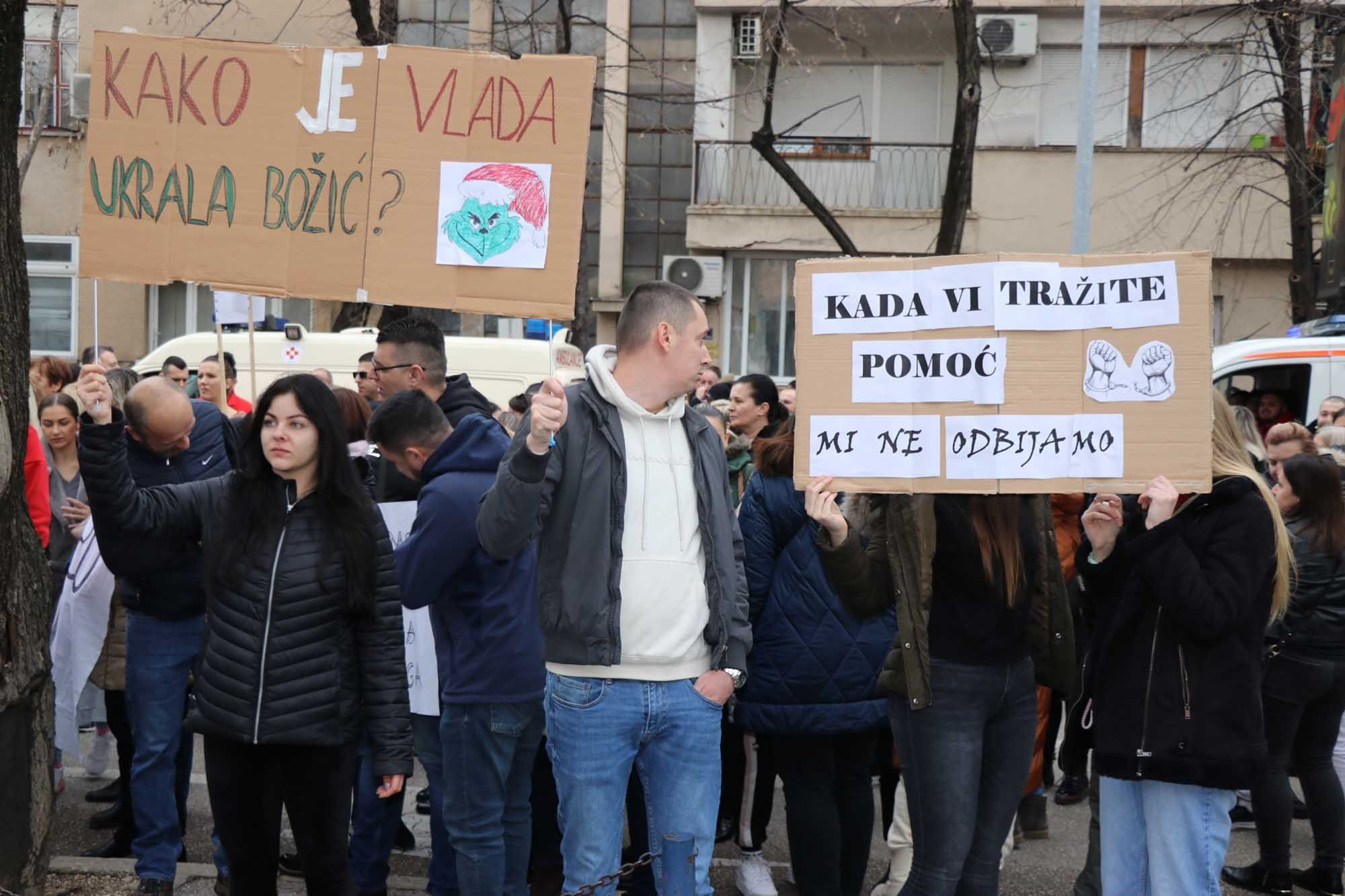 U Mostaru ponovo prosvjed ispred zgrade Vlade HNŽ (VIDEO/FOTO)