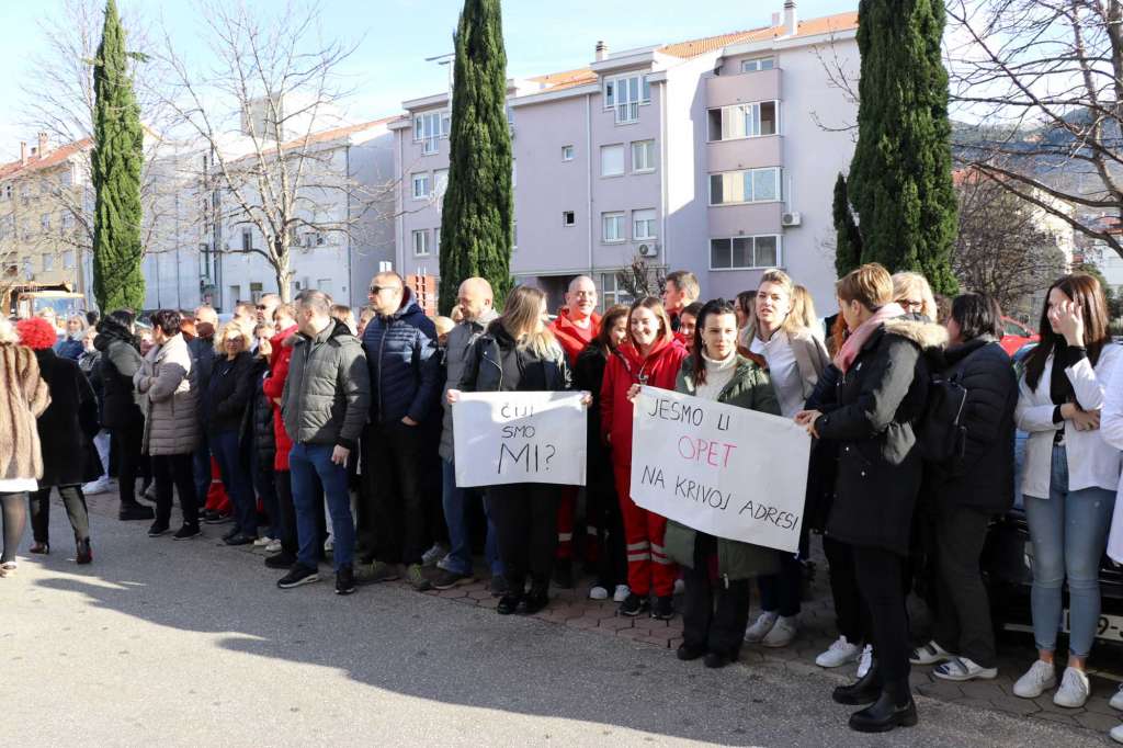 PROSVJED UPOSLENIKA DOMA ZDRAVLJA MOSTAR: 'Nismo ovo zaslužili'