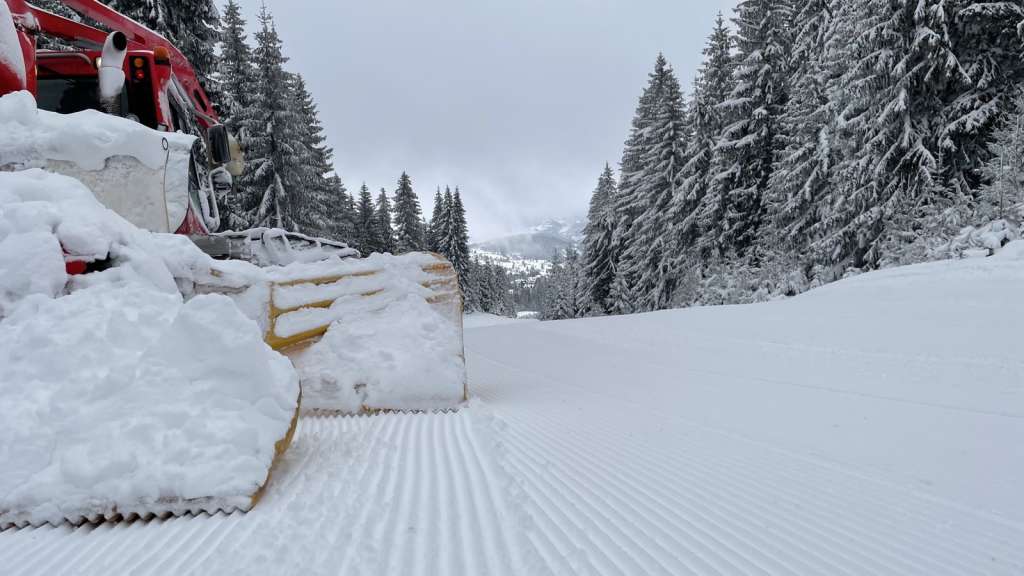 Na Vlašiću napadalo 15-ak cm snijega, sutra s radom počinju ski liftovi