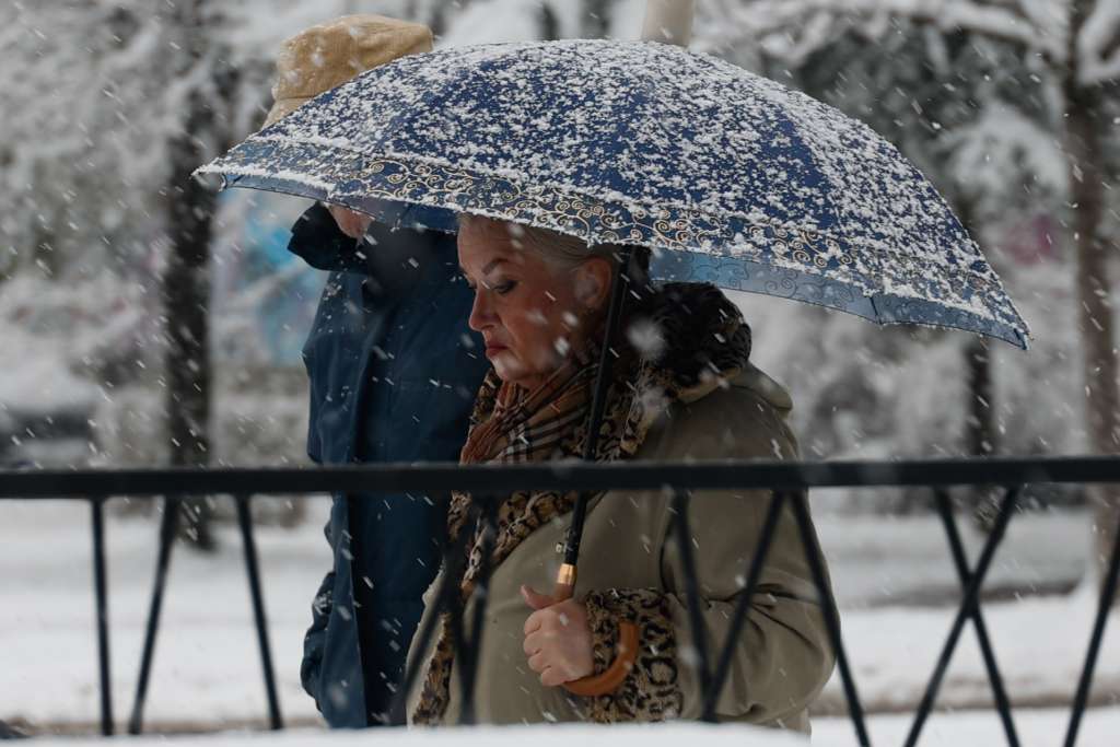 Snijeg i susnježica nastavljaju padati