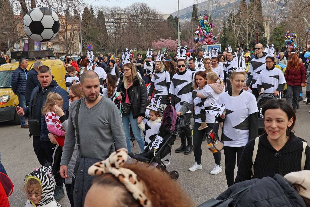 Karnevalska povorka prošetala ulicama Mostara