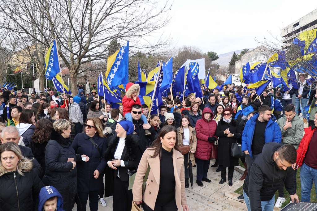 Šetnjom mladih ulicama Mostara počelo obilježavanje Dana neovisnosti BiH