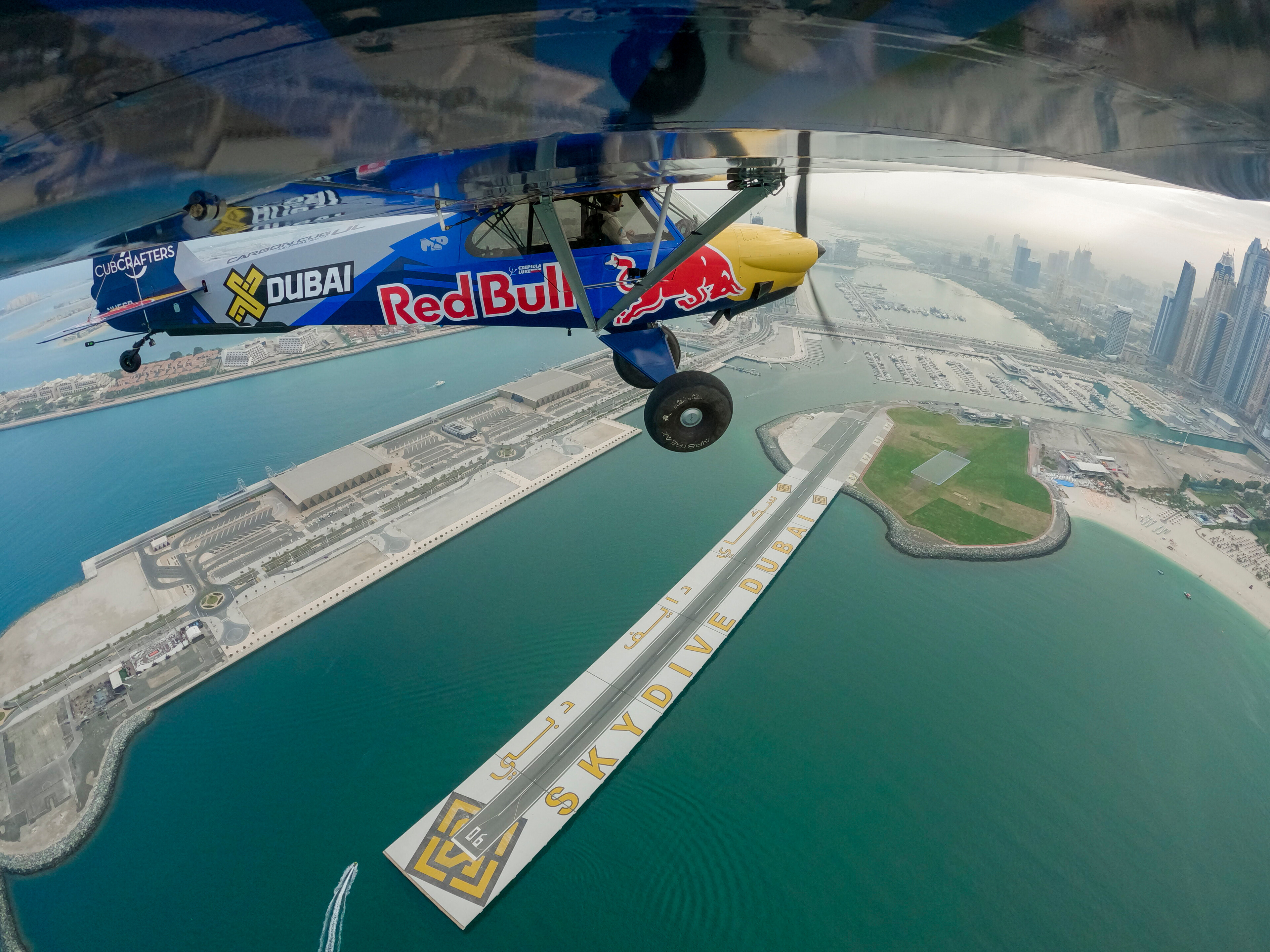 Pilot spustio avion na heliodrom Burj Al Arab Jumeirah hotela