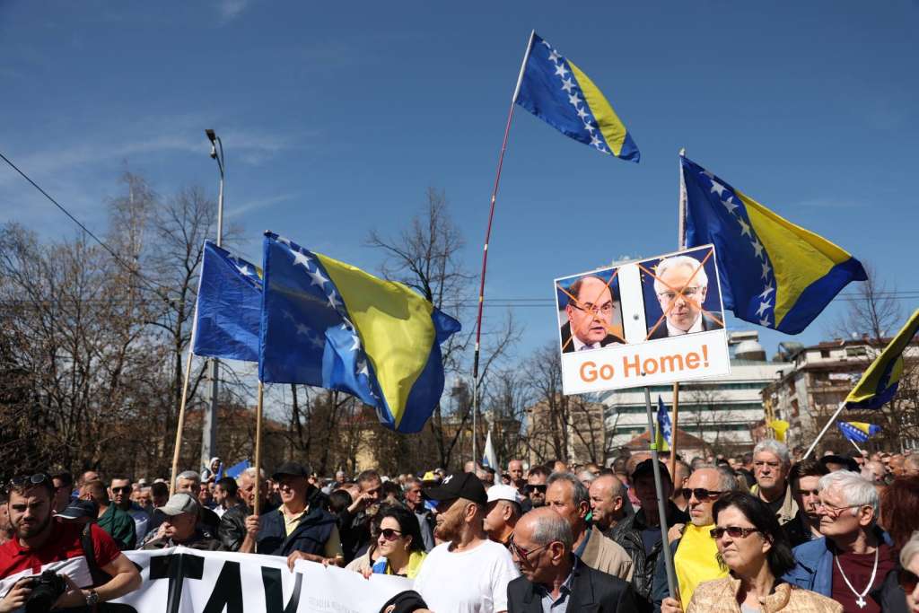 U Sarajevu prosvjed protiv Schmidta i stranih ambasada