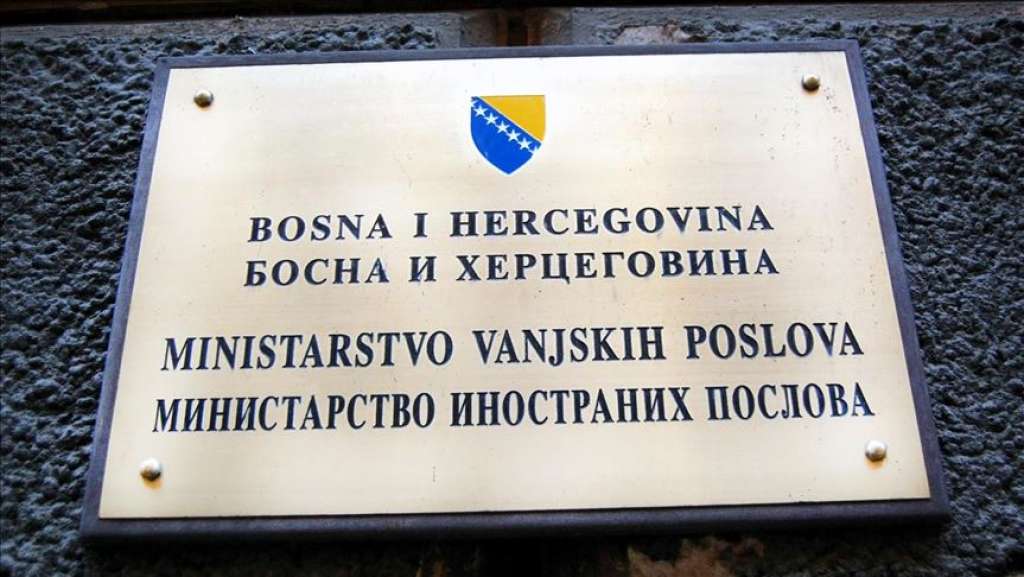 INCIDENT U ABMASADI BiH: Hvatali se i za grkljane!