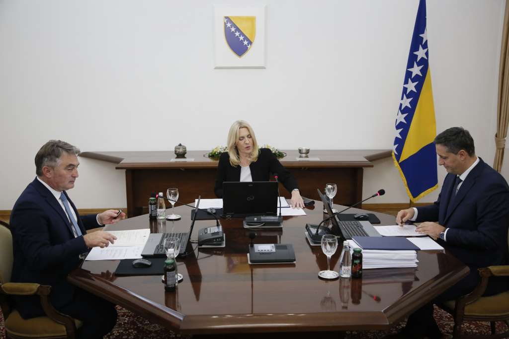 Komšić glasao protiv prijedloga budžeta institucija BiH