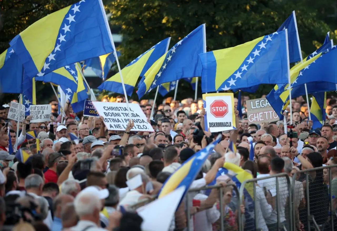Krtice u OHR-u i dalje špijunski 'buše' Schmidta?