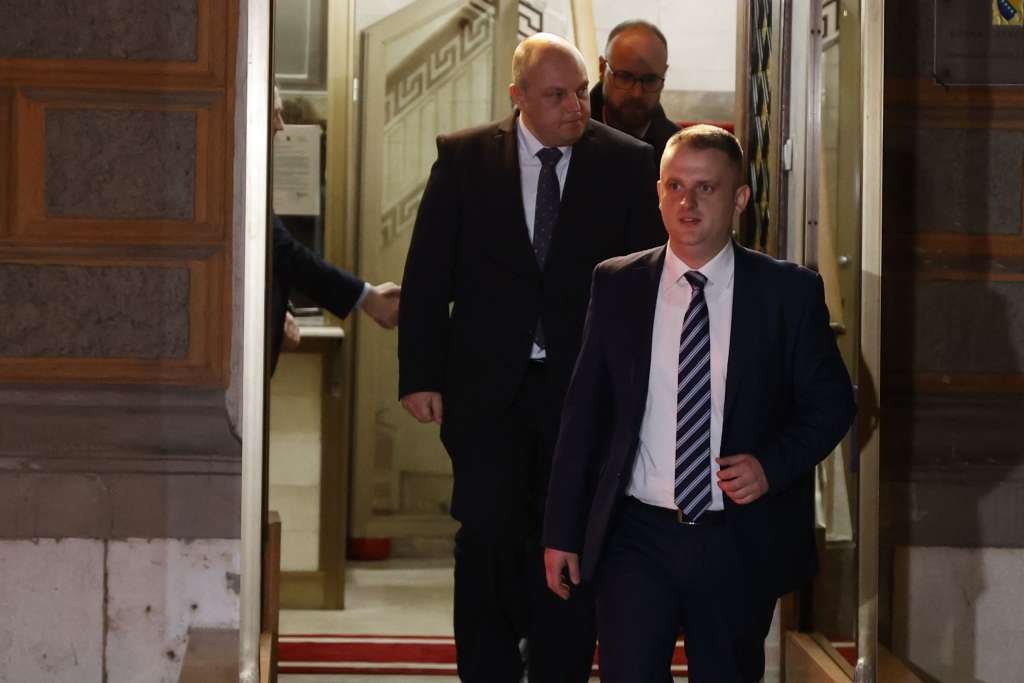 Potvrđeno da je potpisan sporazum o formiranju vlasti u USK, Nikšić kaže da je prekršen sporazum Osmorke
